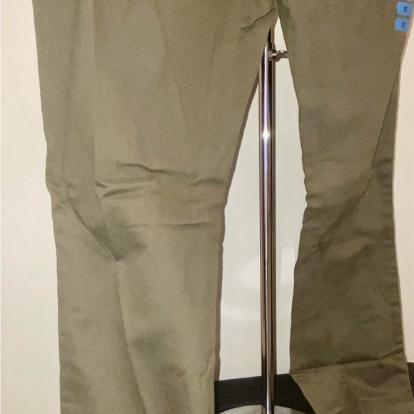 Women’s Khaki Pants - Picture 4 of 8